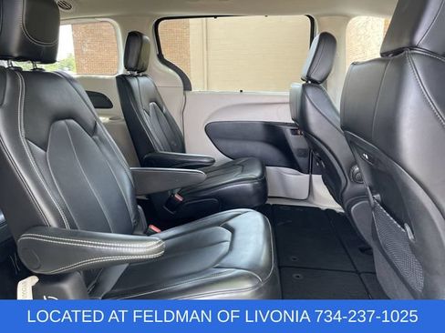 Used 2024 Chrysler Pacifica Touring-L FWD image 25