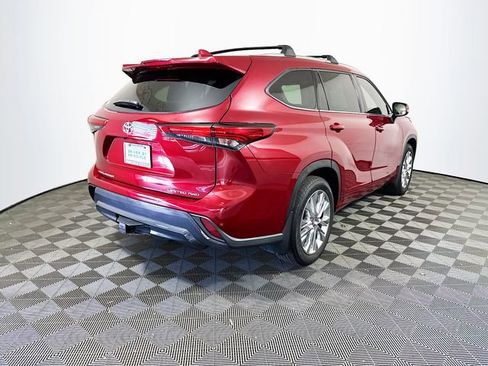 Used 2023 Toyota Highlander Limited image 8