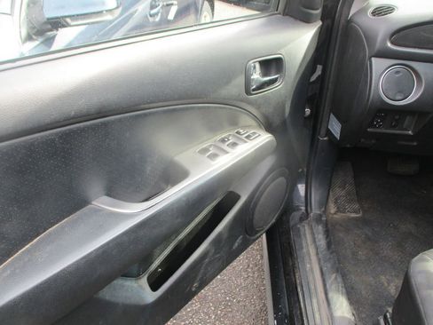 Used 2006 Mitsubishi Outlander SE FWD image 12