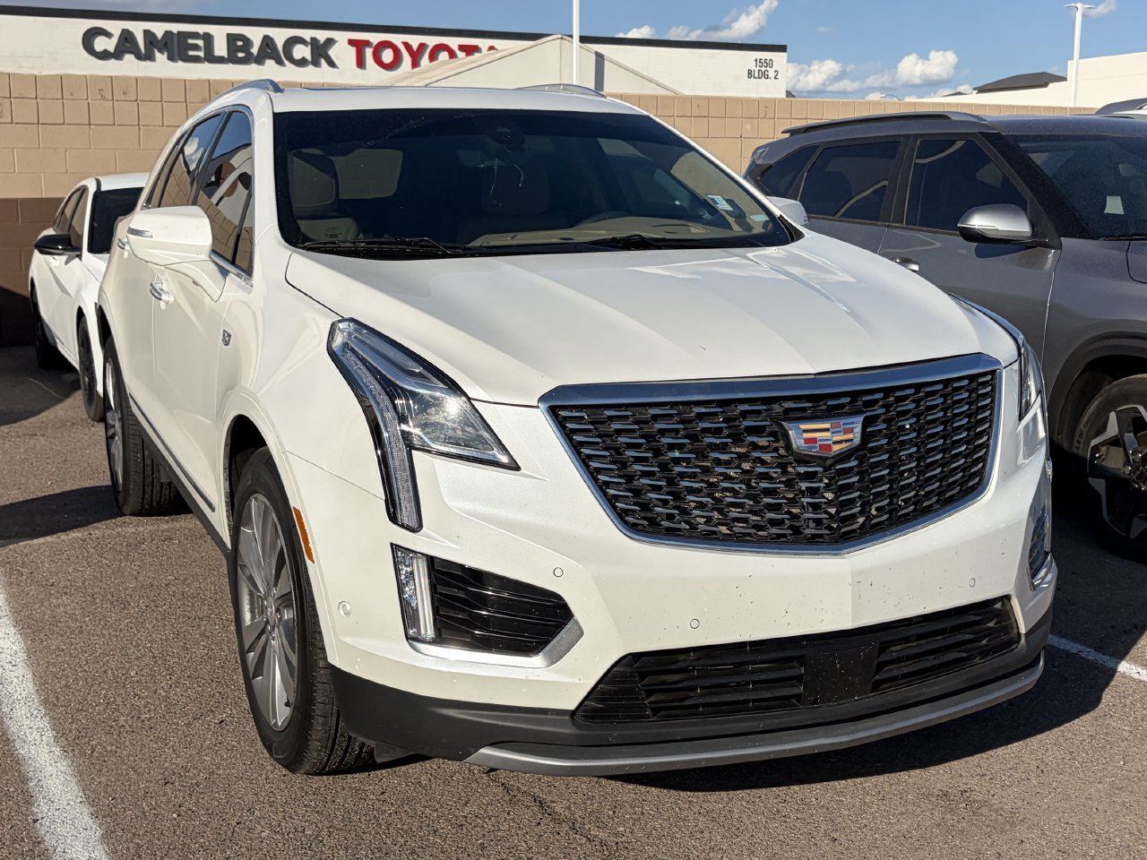 Used 2022 Cadillac XT5 Premium Luxury w/ Platinum Package FWD image 2
