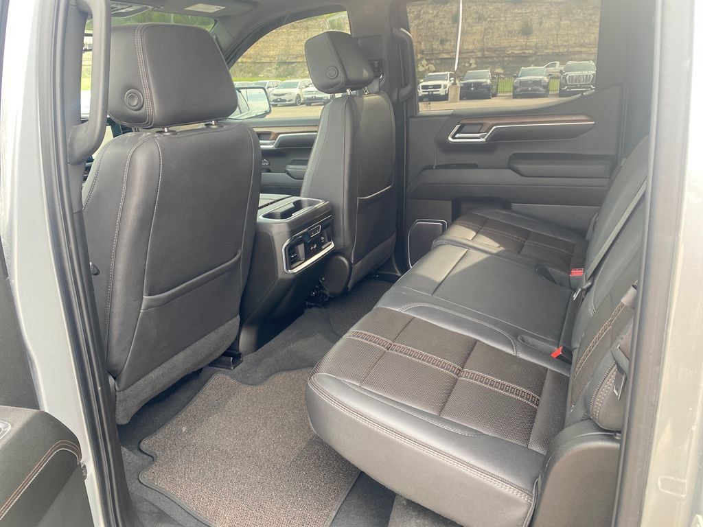 Used 2023 Chevrolet Silverado 1500 High Country w/ Technology Package AWD/4WD image 26