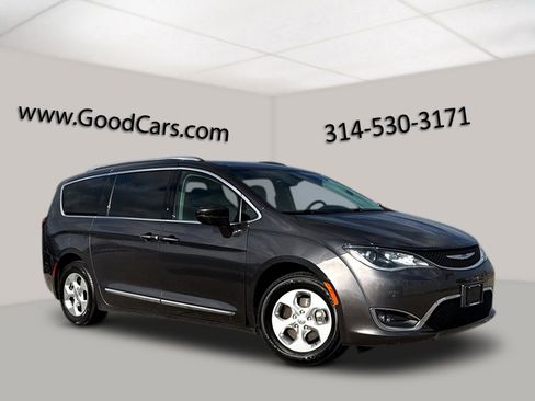 Used 2017 Chrysler Pacifica Touring-L Plus image 1
