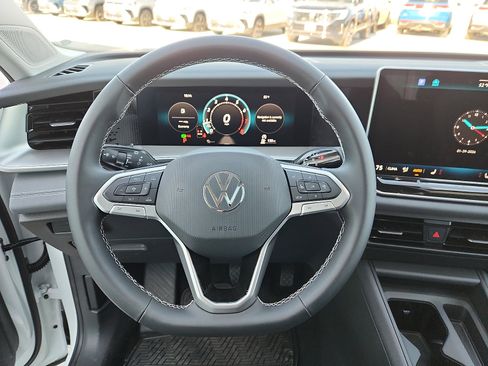 New 2026 Volkswagen Tiguan SE image 16