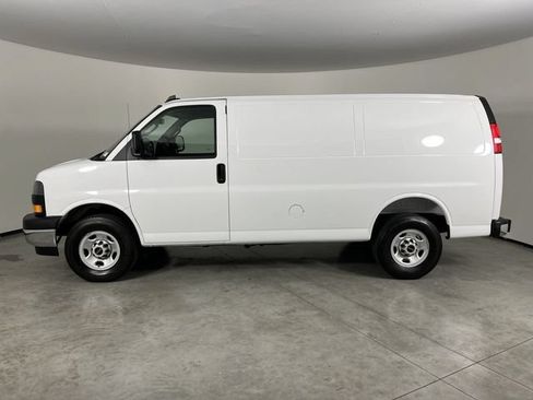 Used 2025 GMC Savana 2500 w/ Driver Convenience Package RWD image 5