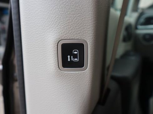 Used 2018 Chrysler Pacifica Touring-L Plus FWD image 45