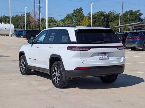 Used 2023 Jeep Grand Cherokee Limited w/ Black Appearance Package AWD/4WD image 4