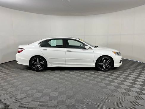 Used 2017 Honda Accord Sport Special Edition image 8