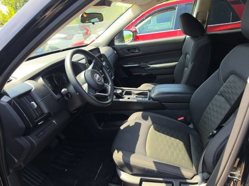 Certified 2024 Nissan Pathfinder S FWD image 4