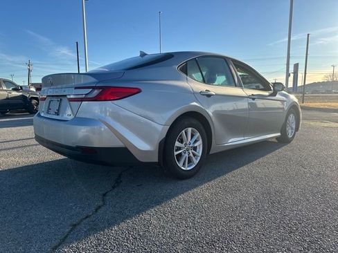Used 2025 Toyota Camry LE image 7