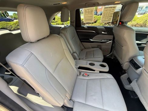 Used 2014 Toyota Highlander Limited FWD image 36