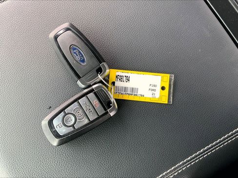 Used 2021 Ford F150 Lariat w/ Trailer Tow Package image 15