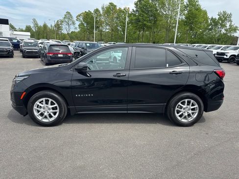Used 2024 Chevrolet Equinox LS w/ LS Convenience Package image 2