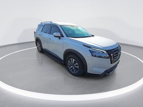 Certified 2022 Nissan Pathfinder SL w/ Lighting Package (N92) image 2