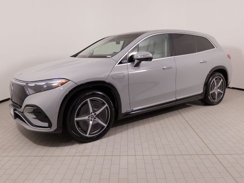 Used 2023 Mercedes-Benz EQS 580 4MATIC SUV image 3