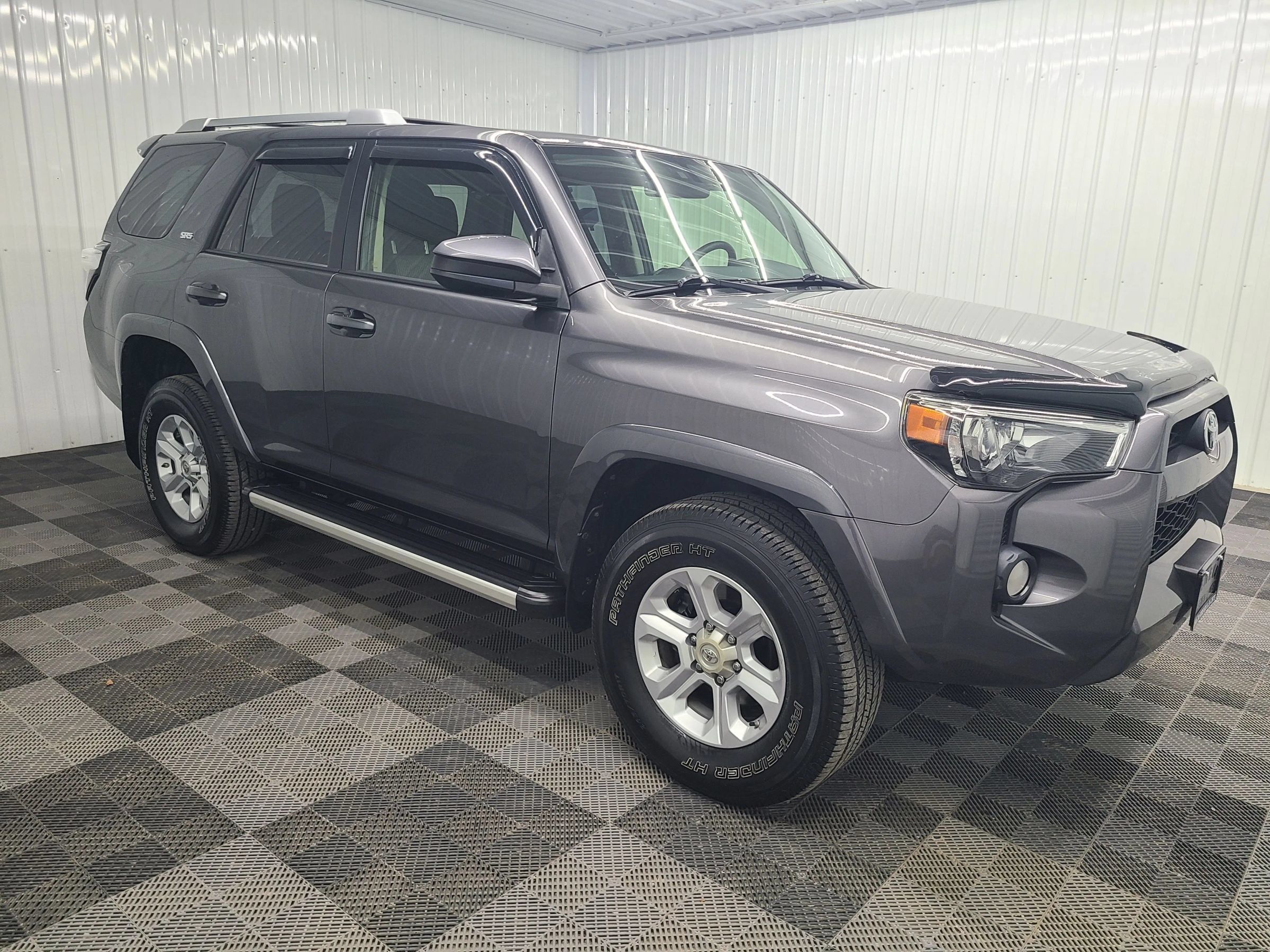 Used 2017 Toyota 4Runner SR5 AWD/4WD image 13