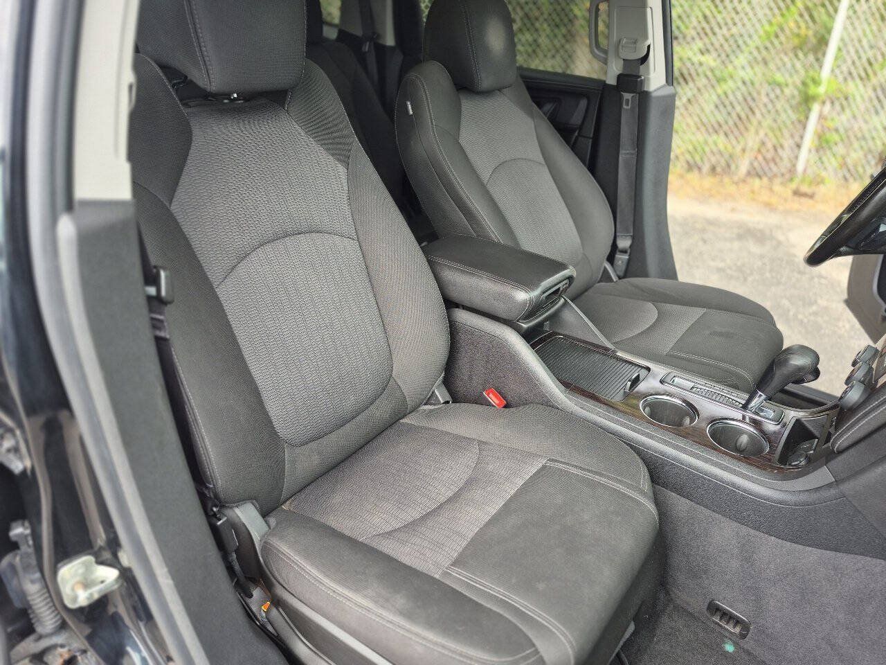 Used 2017 Chevrolet Traverse LT AWD/4WD image 21