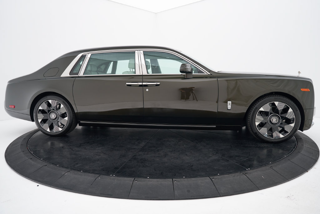 Used 2026 Rolls-Royce Phantom Extended Wheelbase RWD image 16