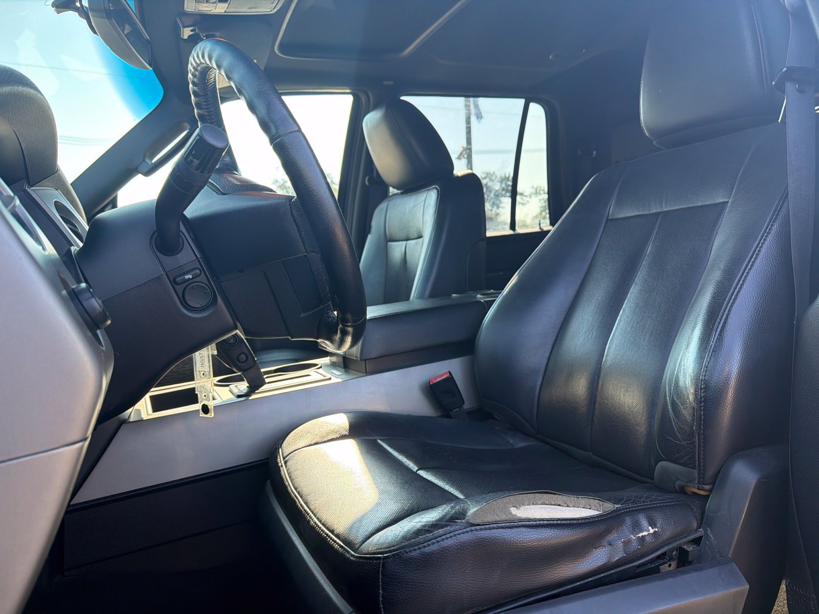 Used 2015 Ford Expedition XLT w/ Equipment Group 202A RWD image 8