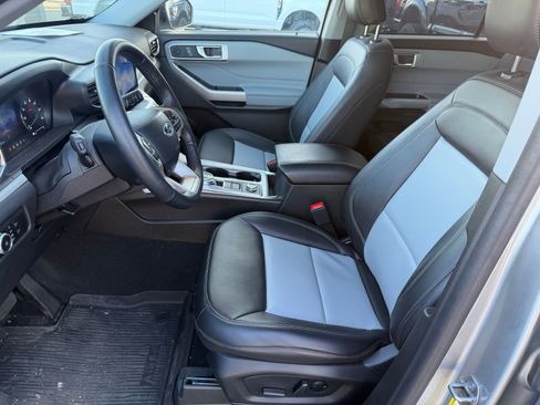 Used 2023 Ford Explorer XLT w/ Equipment Group 202A image 10