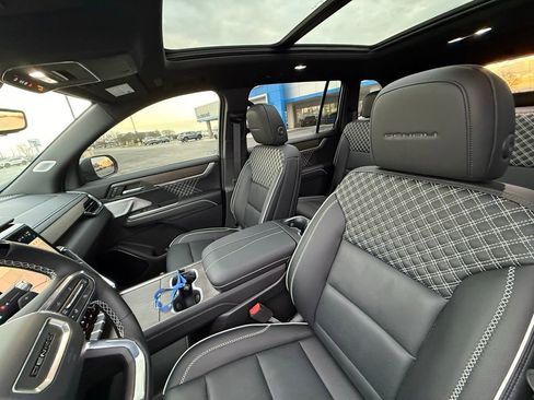 Used 2025 GMC Acadia Denali w/ Super Cruise Package image 14