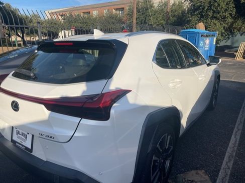 Used 2021 Lexus UX 200 w/ Accessory Package (Z1) image 5