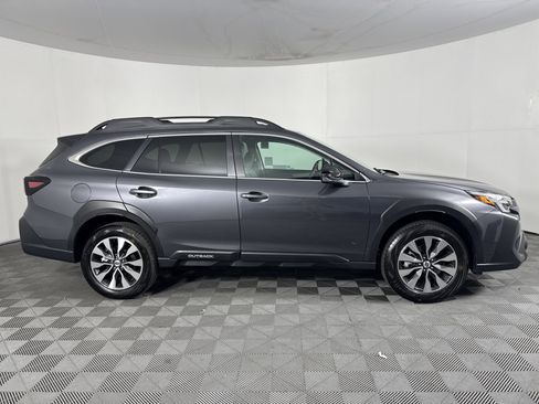 Used 2025 Subaru Outback Limited image 3