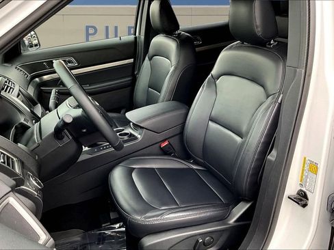 Used 2019 Ford Explorer XLT w/ Equipment Group 202A FWD image 22