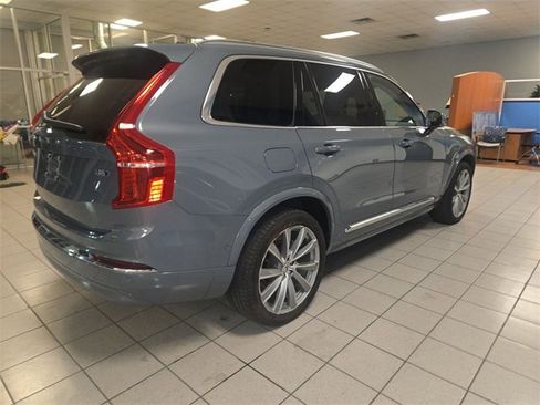 Used 2023 Volvo XC90 B6 Plus image 8