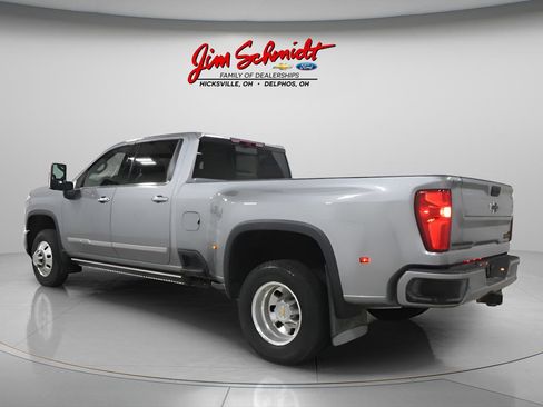 Used 2025 Chevrolet Silverado 3500 High Country w/ Technology Package AWD/4WD image 4