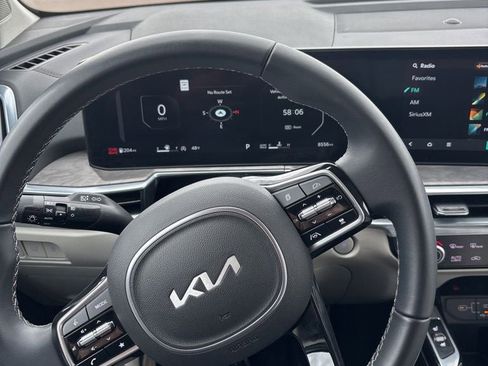 Used 2025 Kia Sorento SX AWD/4WD image 16
