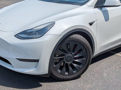 Used 2022 Tesla Model Y Performance AWD/4WD image 27