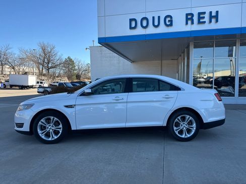 Used 2014 Ford Taurus SEL image 9