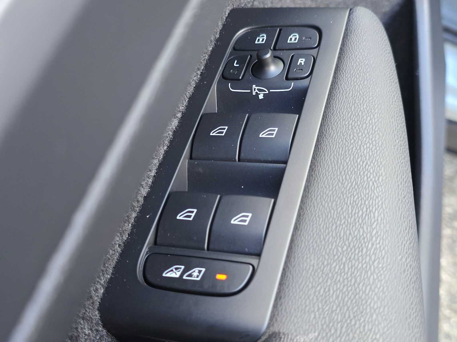 Certified 2024 Volvo XC40 Recharge Ultimate w/ Protection Package Premier AWD/4WD image 22