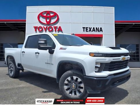 Used 2024 Chevrolet Silverado 2500 Custom w/ Custom Value Package image 1