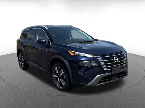 Used 2026 Nissan Rogue SL FWD image 3