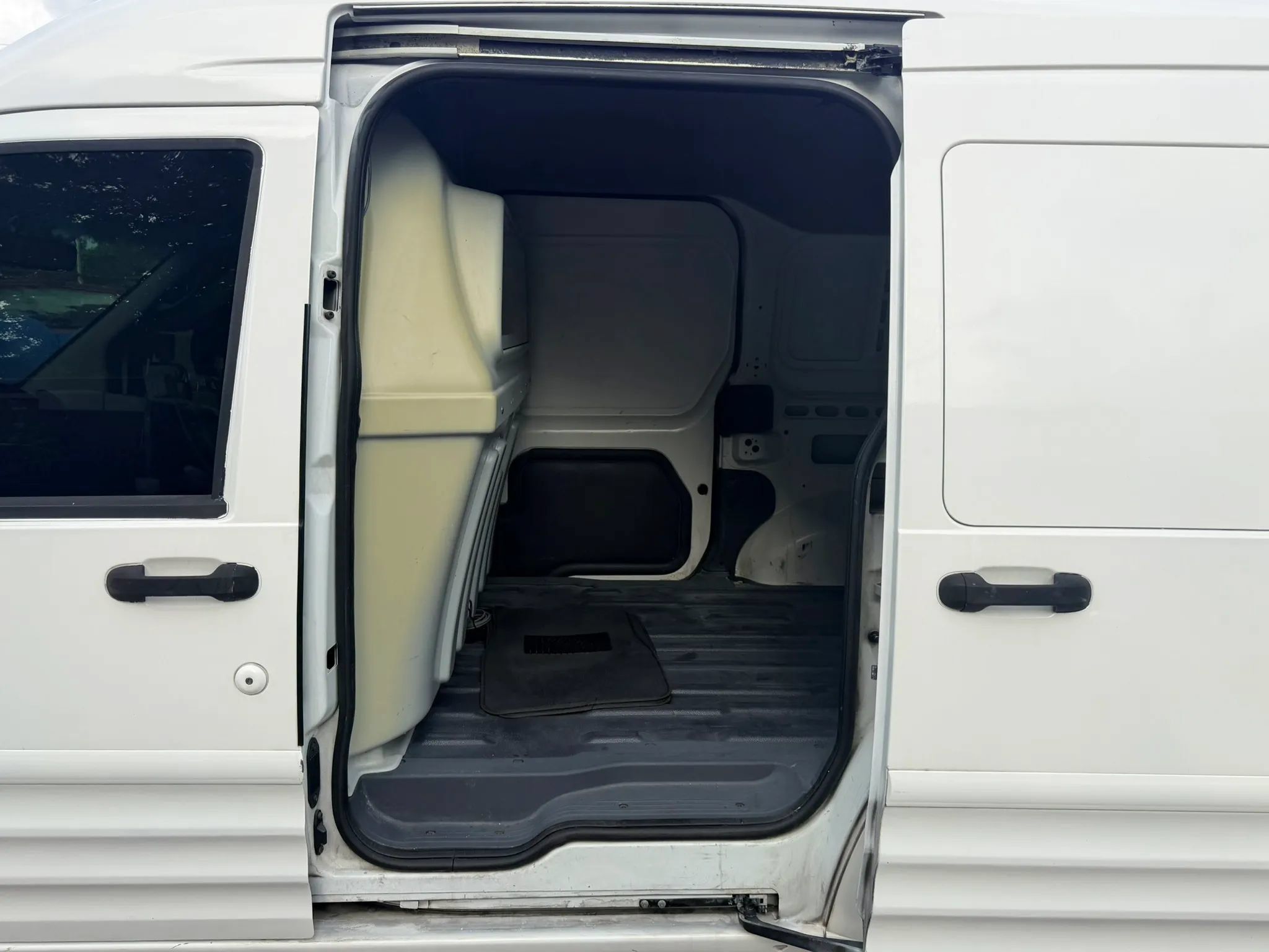 Used 2012 Ford Transit Connect XL FWD image 16
