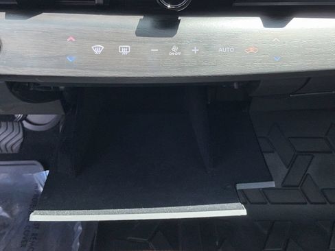 Used 2025 Nissan Ariya FWD image 34