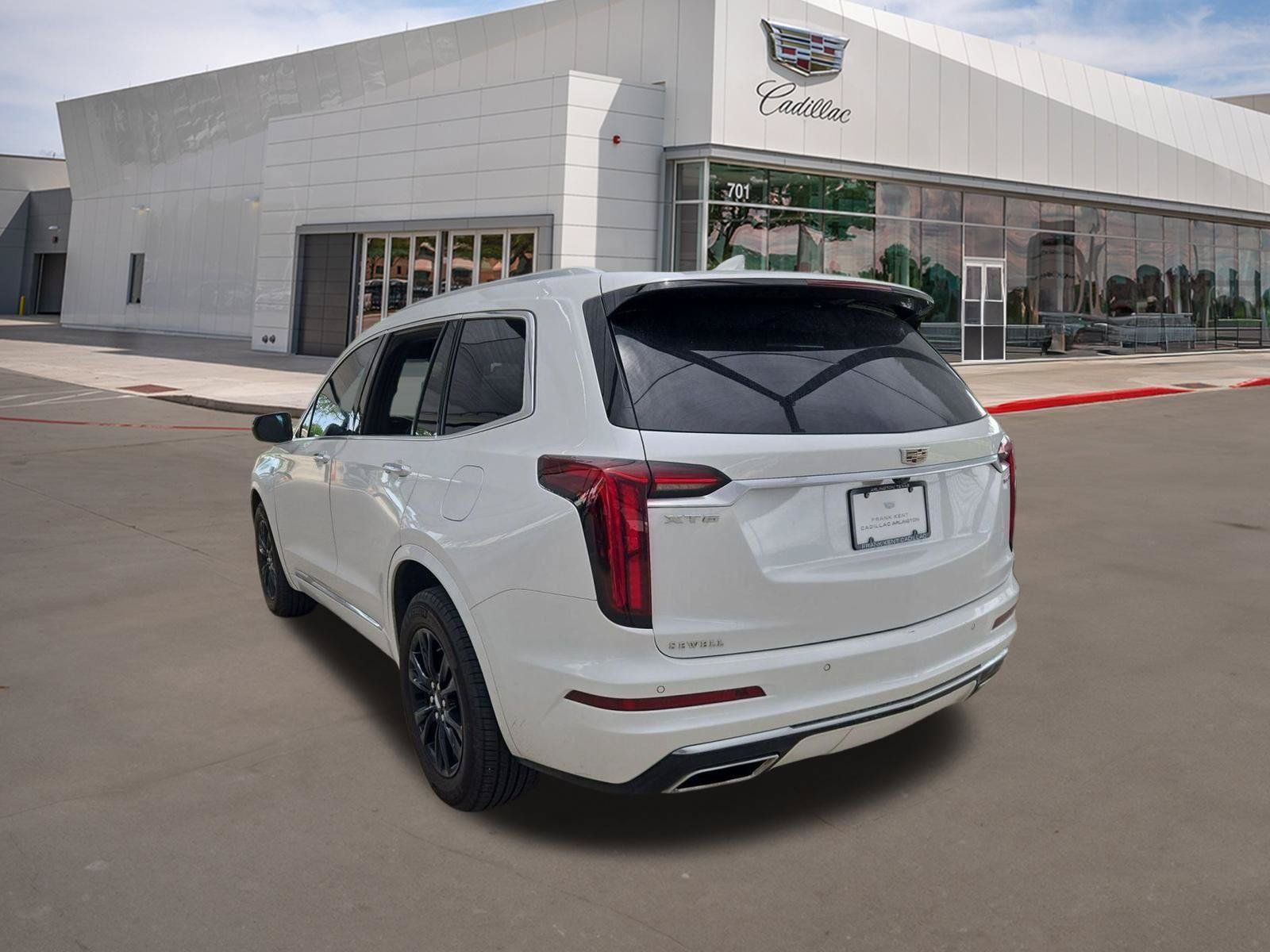 Used 2023 Cadillac XT6 Luxury FWD image 4