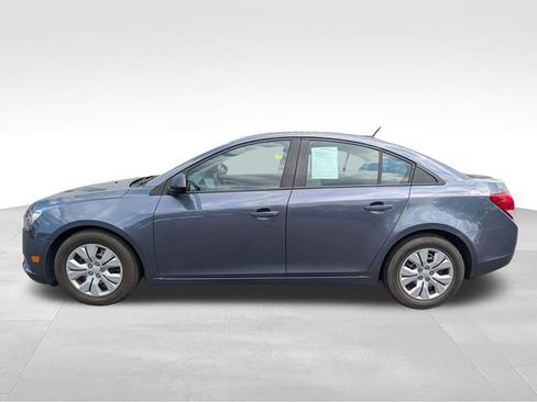 Used 2013 Chevrolet Cruze LS FWD image 4