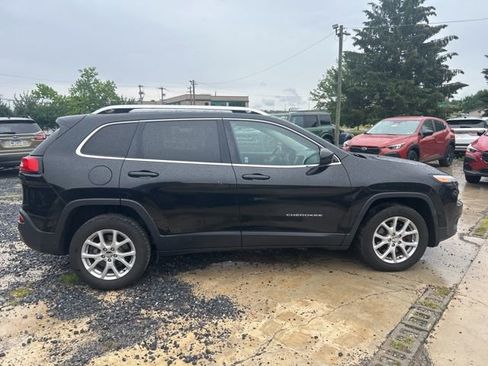 Used 2015 Jeep Cherokee Latitude w/ Cold Weather Group AWD/4WD image 2