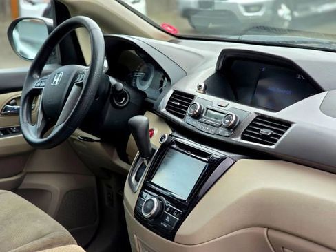 Used 2016 Honda Odyssey SE image 17