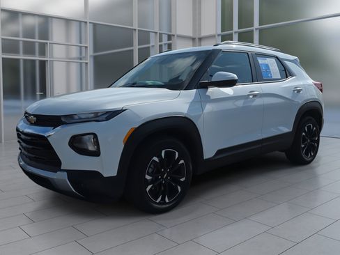 Used 2022 Chevrolet TrailBlazer LT w/ Convenience Package image 2