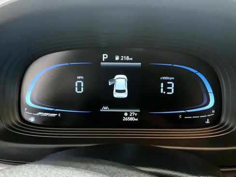 Used 2023 Hyundai Venue SEL image 15