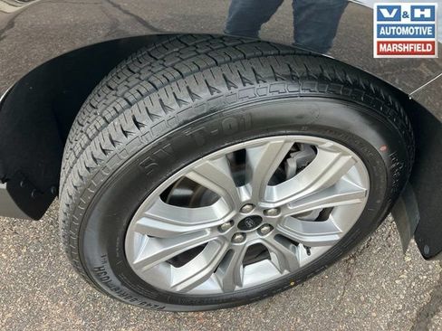 Used 2024 Ford Edge Titanium AWD/4WD image 2