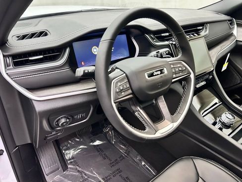 New 2025 Jeep Grand Cherokee Limited AWD/4WD image 11