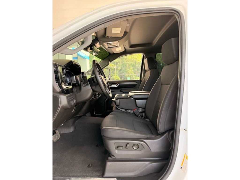 Used 2025 Chevrolet Silverado 2500 LT AWD/4WD image 14