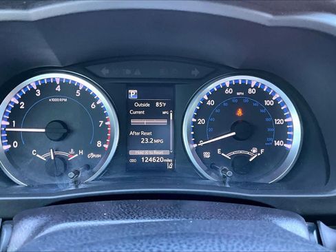 Used 2017 Toyota Highlander Plus FWD image 23