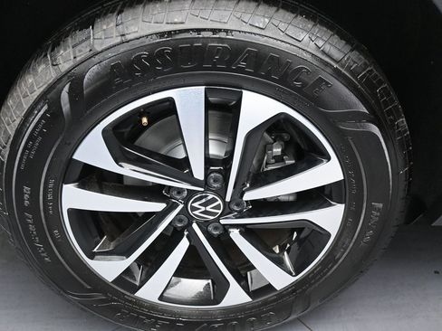 Used 2024 Volkswagen Tiguan S image 37