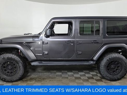 Used 2018 Jeep Wrangler Unlimited Sahara AWD/4WD image 5