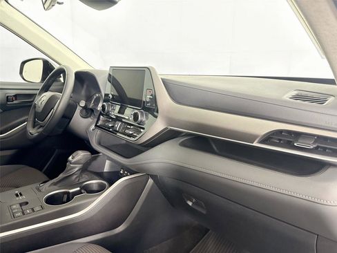 Certified 2024 Toyota Highlander LE image 41